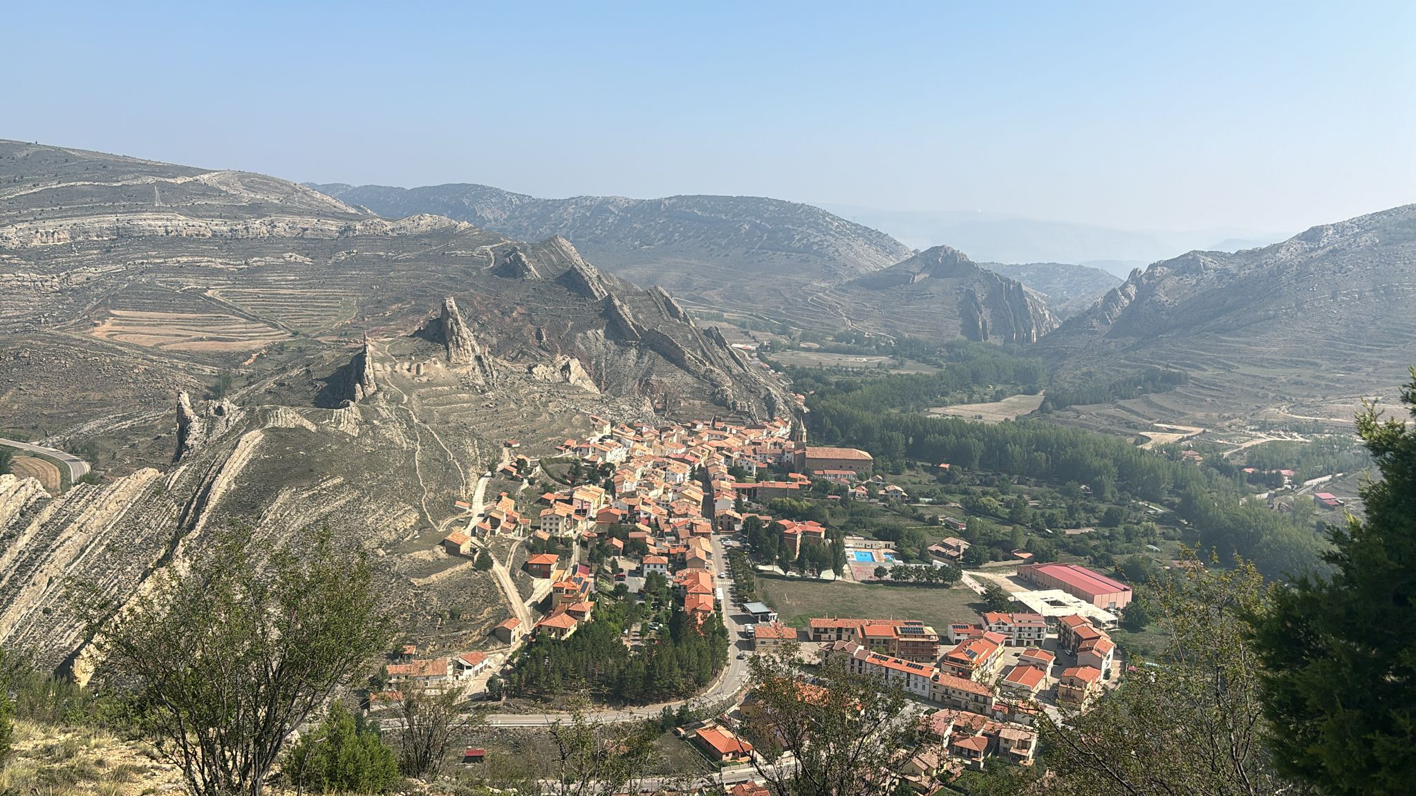 Aliaga desde Cerro Vistas de Aliaga desde los cerros del Parque Geológico
